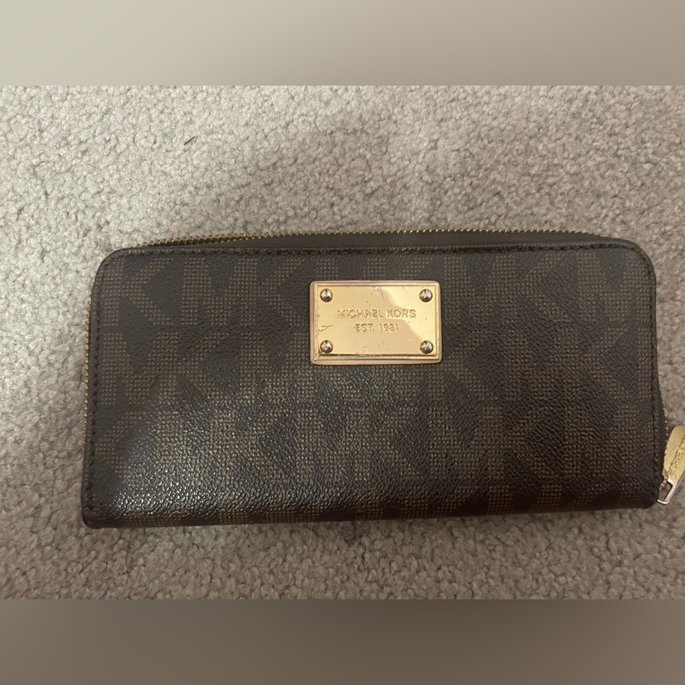 Michael kors wallet